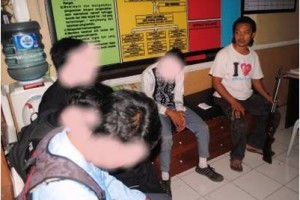 Sejumlah pelajar diamankan di Mapolres Kuningan karena diduga askan tawuran.